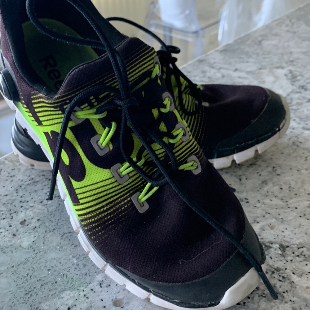 Reebok the pump athletic shoe size US 6